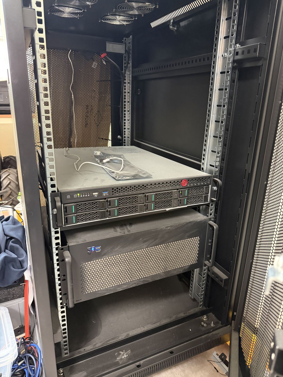 AI Server / DB Server